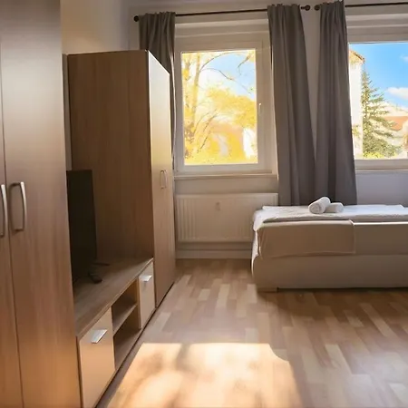 アパート Modernes 5-personen Mit Kostenlosen Parkplaetzen, Boxspringbetten, Wlan, 3x Tv, Vollausgestatteter Kueche メルゼブルク