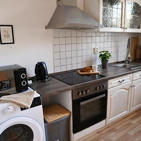 Modernes 5-Personen Apartment Mit Bequemen Boxspringbetten, Wlan, 3X Tv, Vollausgestatteter Kueche Appartement Merseburg