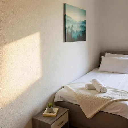 Appartement Modernes 5-Personen Apartment Mit Bequemen Boxspringbetten, Wlan, 3X Tv, Vollausgestatteter Kueche *